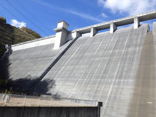 ダム直下から2025年10月29日の写真