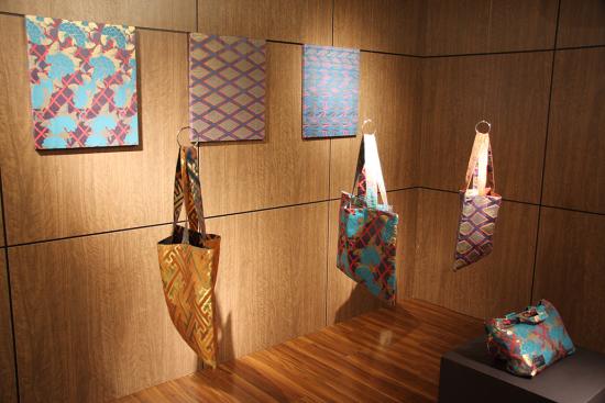 光織物金襴織物による新しい和テイストのカバンの提案