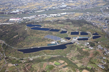 米倉山太陽光発電所全景