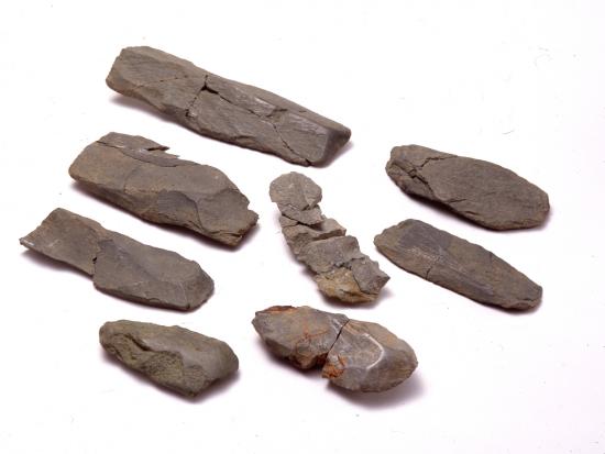 画像：梅ノ木沢遺跡出土・旧石器時代の斧形石器