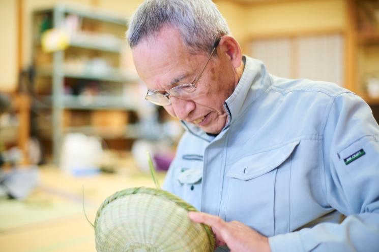 スズ竹工芸品職人・在原建男さん写真２