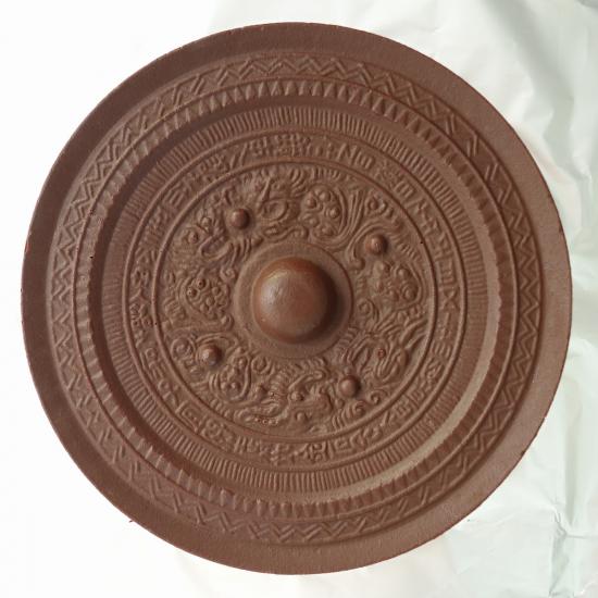 画像：青銅鏡形チョコレートの調理例