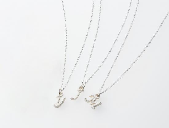 アートクレイ　イニシャルペンダント