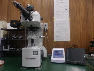 ビッカース硬さ試験機