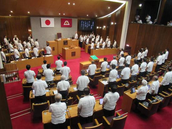 本会議でのかいくーる着用の様子