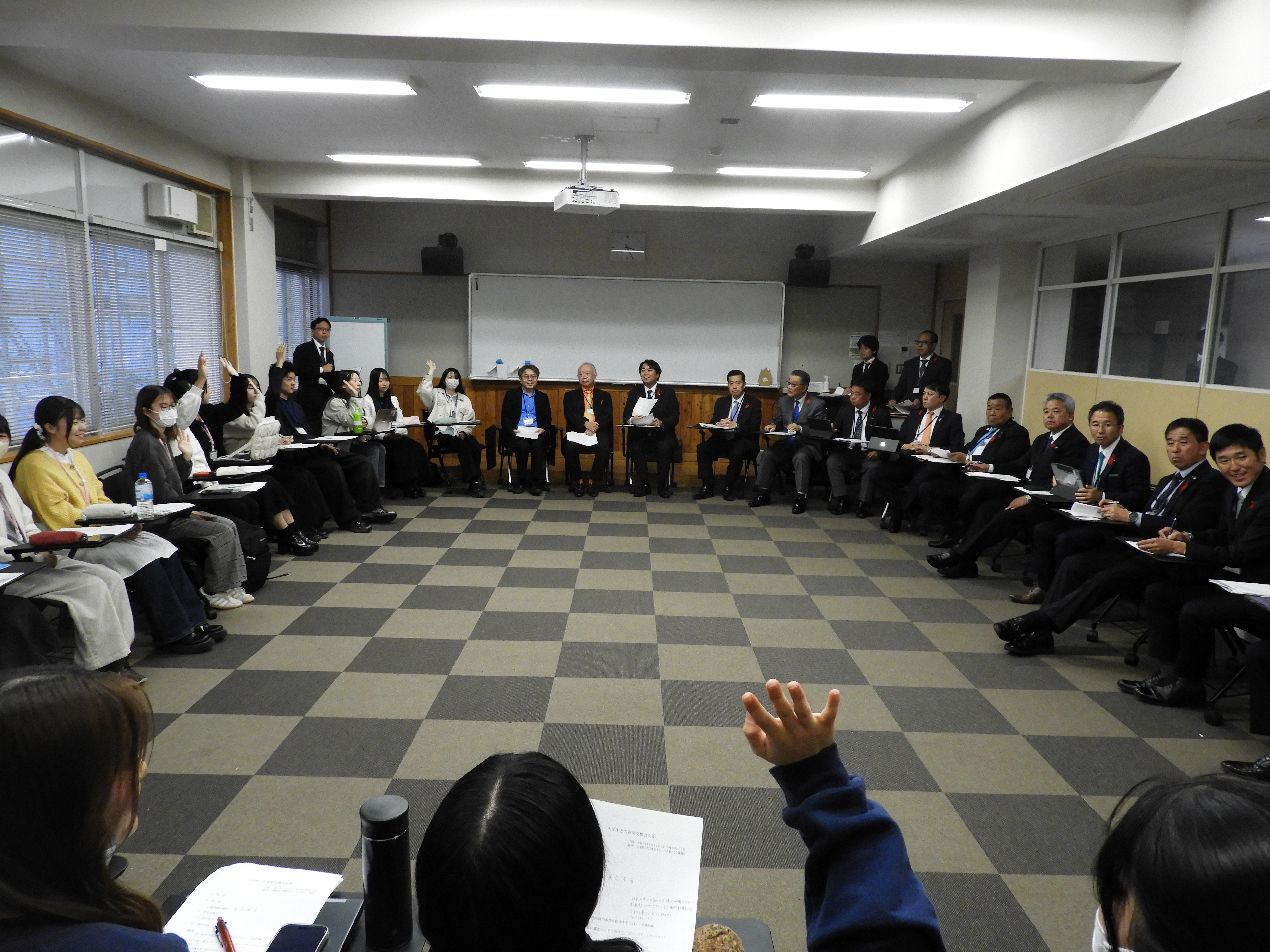 R71024大学生との意見交換会(候補2)