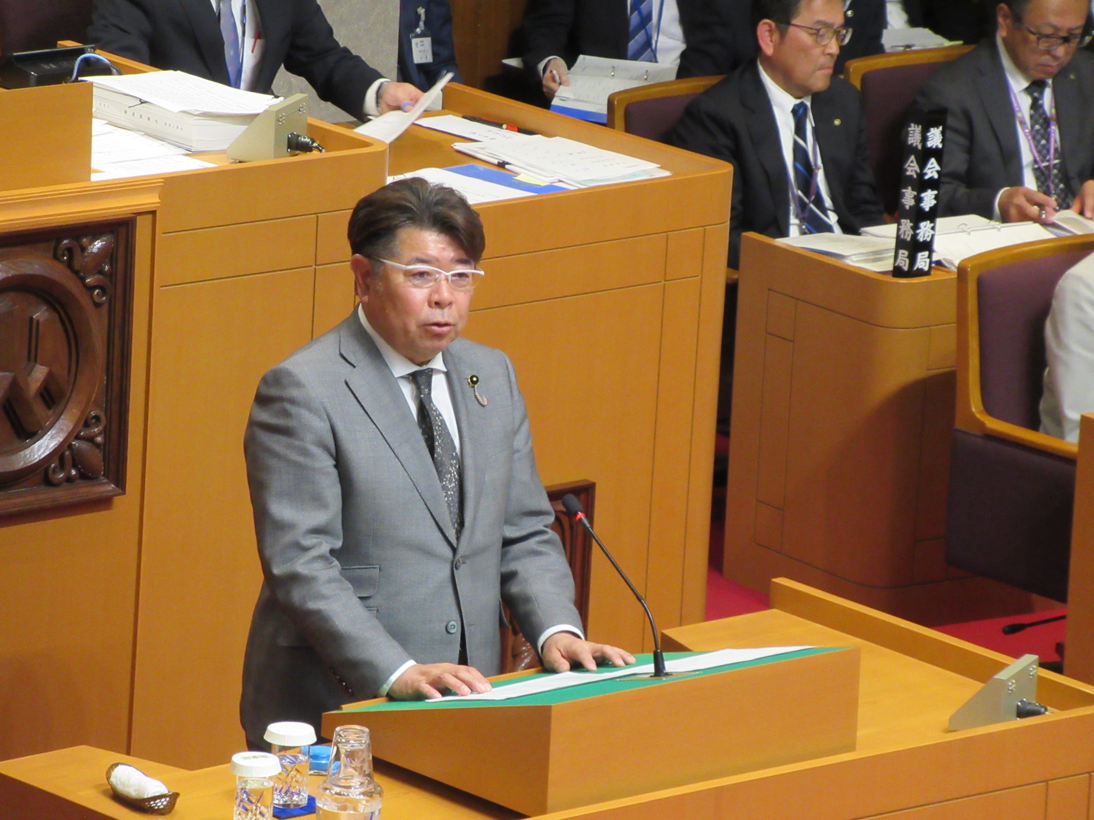 R803232月定例会閉会日長澤副議長