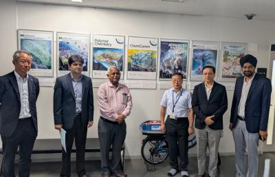 山梨大学 水素・燃料電池研究センターでの視察の様子
