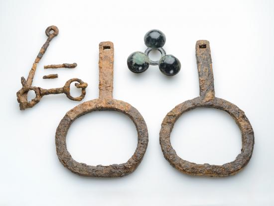 画像：かんかん塚古墳出土・馬具