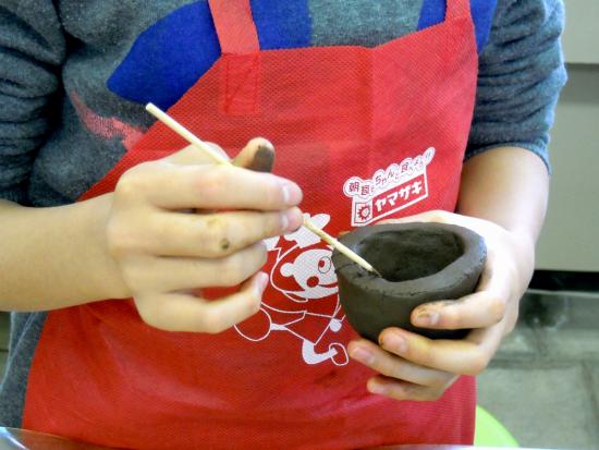 画像：土笛作りの様子