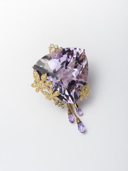 20251129 作品2　天狗の葉団扇と紫水晶