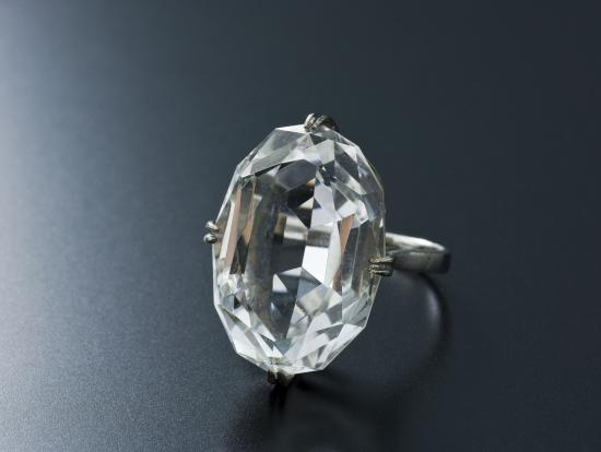 山梨大学所蔵水晶工芸コレクション 2026　オーバルリング