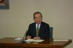 平成17年11月定例県議会提出予定案件について説明する山本知事