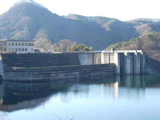 取水塔前広場から洪水吐