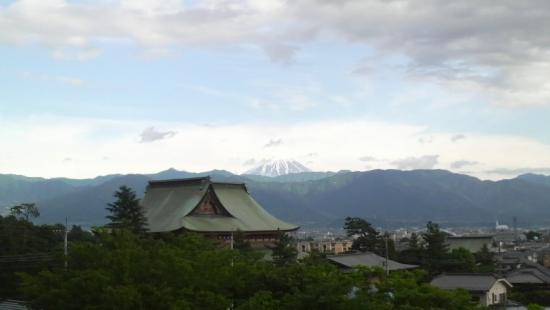 かいてらすより富士を望む