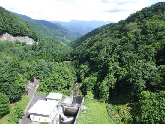 ダム堤体下流側から2025年6月27日の写真