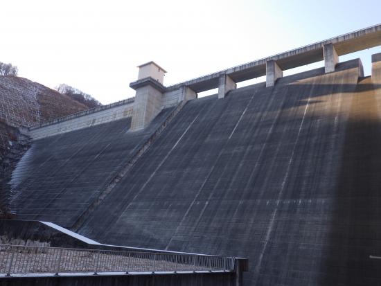 ダム直下から2025年12月19日ダムの写真