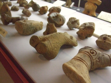 0260)安道寺遺跡の土偶の展示状況