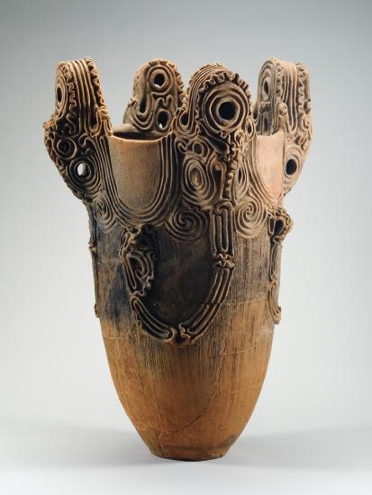 画像：安道寺遺跡出土・水煙文土器