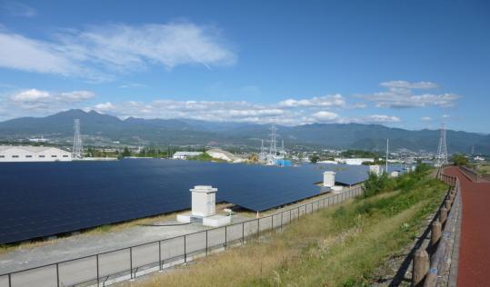 韮崎発電所（遊歩道から）