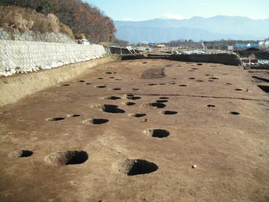 0330＿膳棚遺跡A土坑と柱穴群