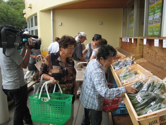 校内直売所の様子