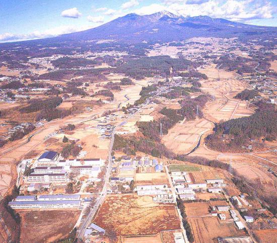 南から原町農業高校前遺跡を望む