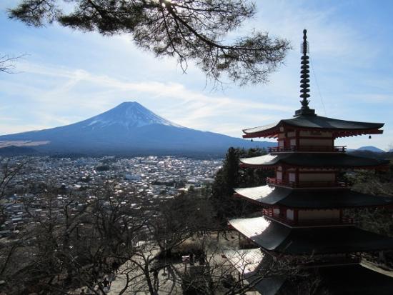 忠霊塔から見た富士山