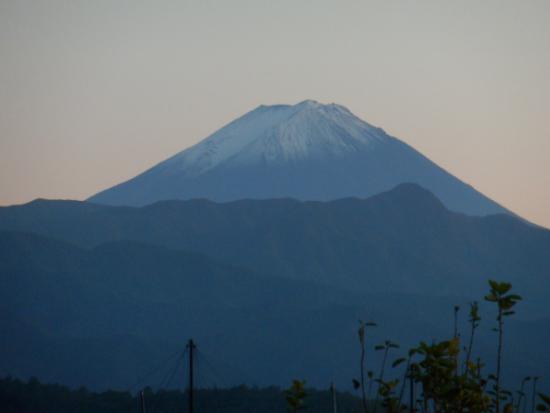 20151013八坂大神社付近から見た富士山