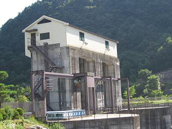 ゲート建屋の全景