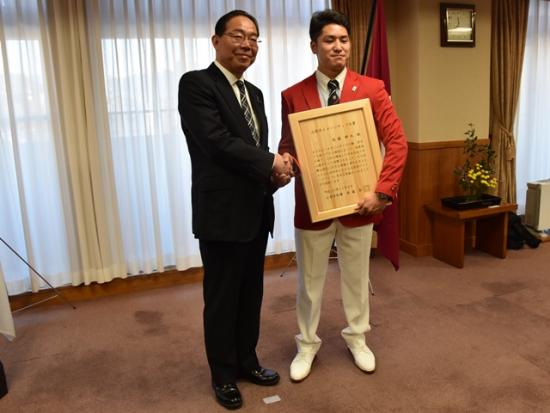 リオデジャネイロ五輪において、男子7人制ラグビー4位入賞の原動力となった後藤選手に山梨県イメージアップ大賞