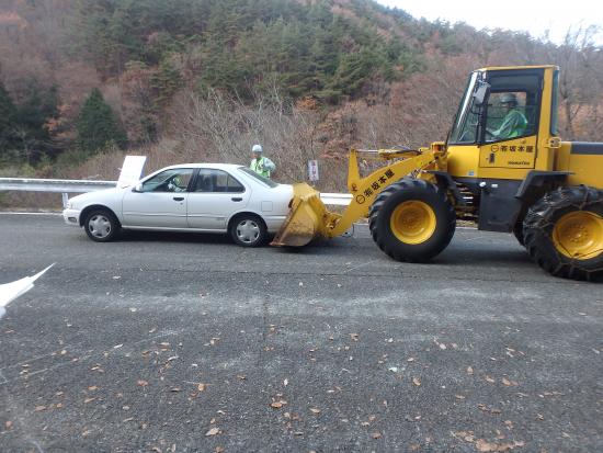 スタック車両（作業車による直接移動状況）