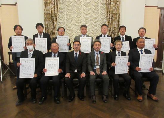 R7年度優良下請業者表彰式集合写真