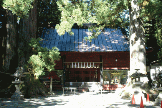 北口本宮冨士浅間神社諏訪神社拝殿