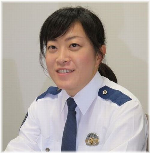 警務課警察官の写真