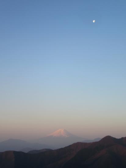 平成29年4月16日撮影の月と富士山