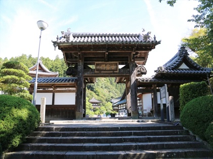 身延山久遠寺甘露門及び門番所