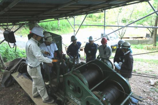 林業架線免許講習集材機の操作確認