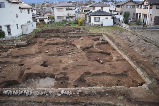 御岳田遺跡全景（東から）