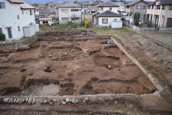 御岳田遺跡全景（東から）