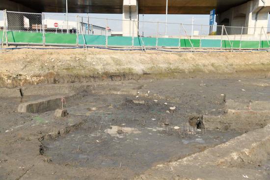 上三條河原遺跡の竪穴建物跡と想定される窪み