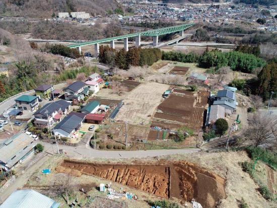 藤崎岡遺跡調査区全景と桂川